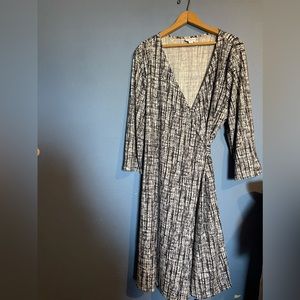 Lularoe wrap dress new without tags. (Have tags but cutoff)2XL